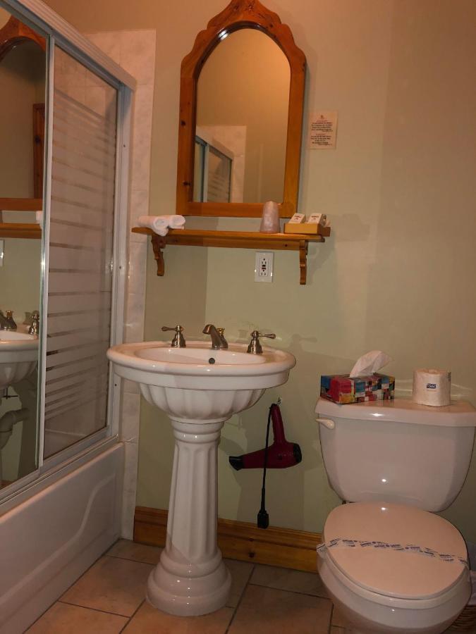 Hotel Manoir Ramezay Marieville Esterno foto